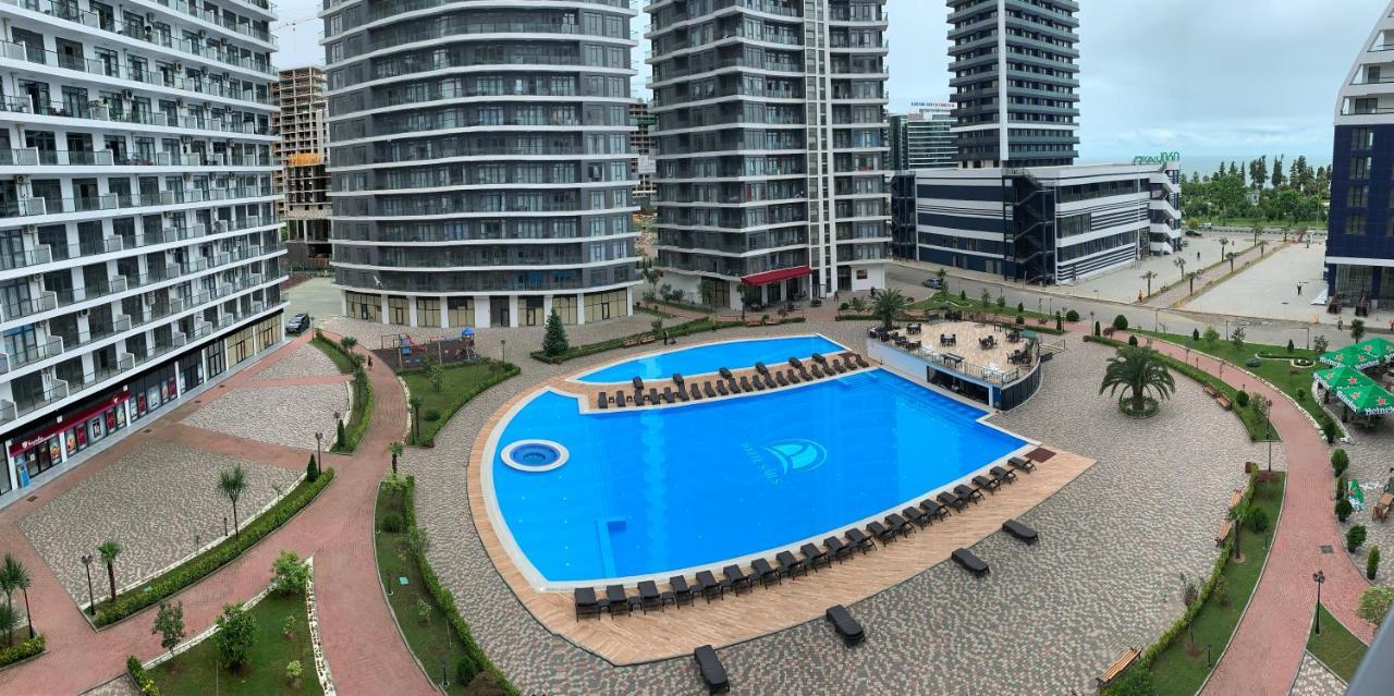 White Sails Apartment Батуми Екстериор снимка