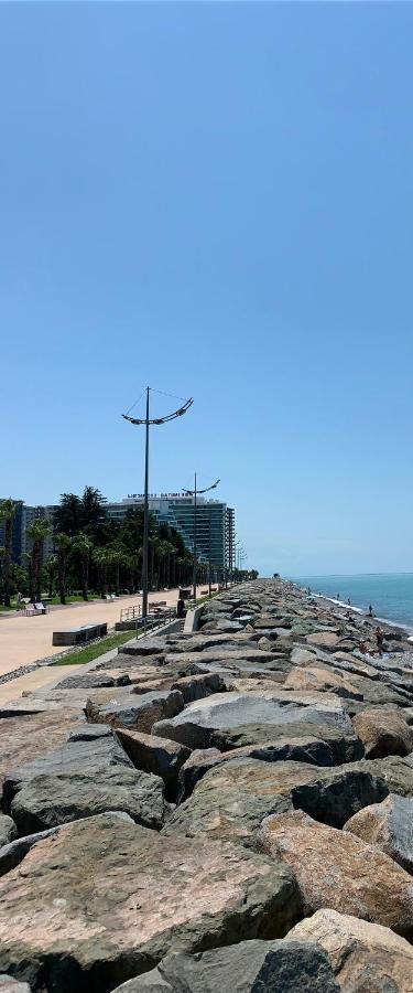 White Sails Apartment Батуми Екстериор снимка